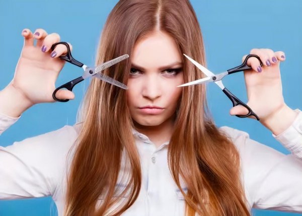 一个人怎么自己剪后面的头发