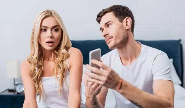 如果一个男人怕你看他手机