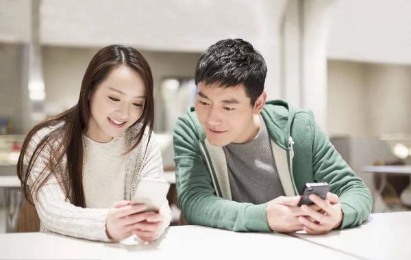 如果一个男人怕你看他手机