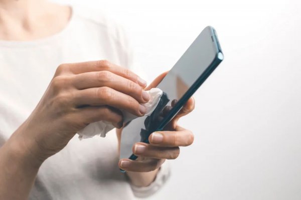 可以用酒精擦手机屏幕吗