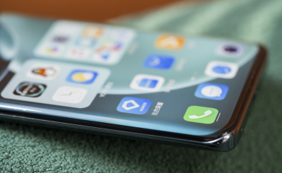 曲面屏手机和平面屏手机哪个好 曲面屏和直面屏的区别