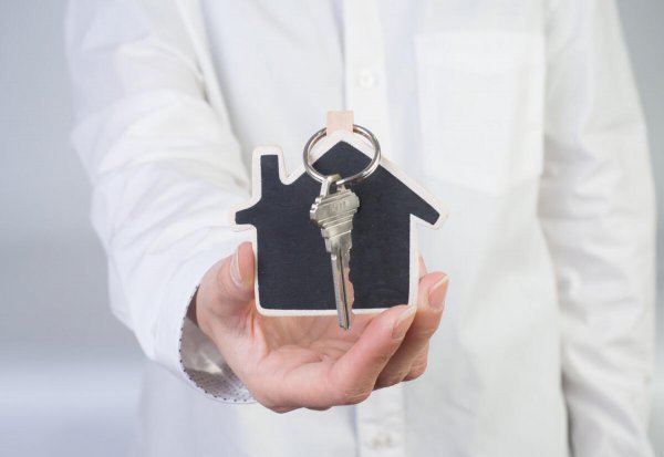 租客应不应该交物业费