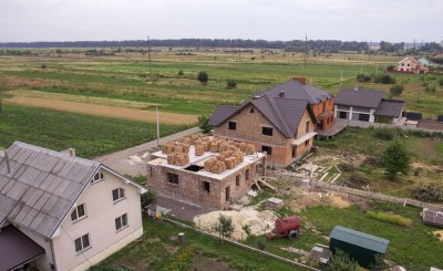 现在农村两个儿子一个宅基地怎么办