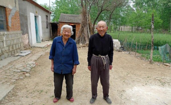 现在农村两个儿子一个宅基地怎么办