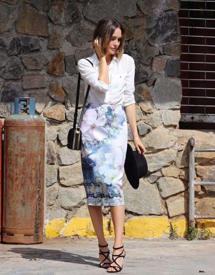 夏天包臀裙配什么上衣好看