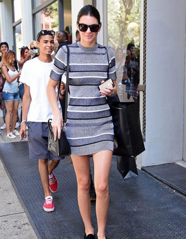 夏天包臀裙配什么上衣好看