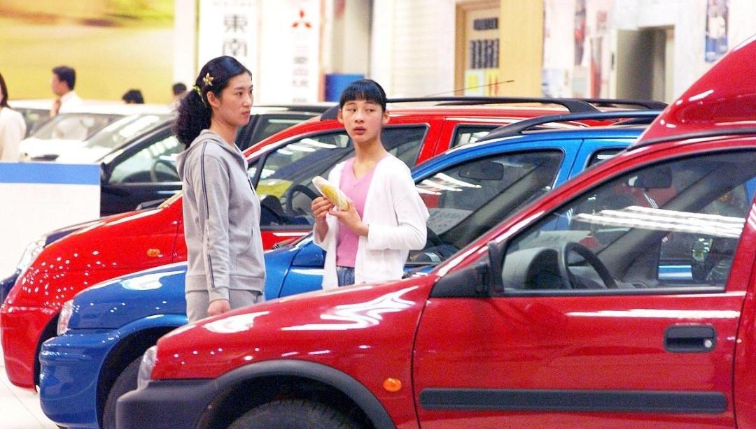 4s店汽车销售工资一般多少钱