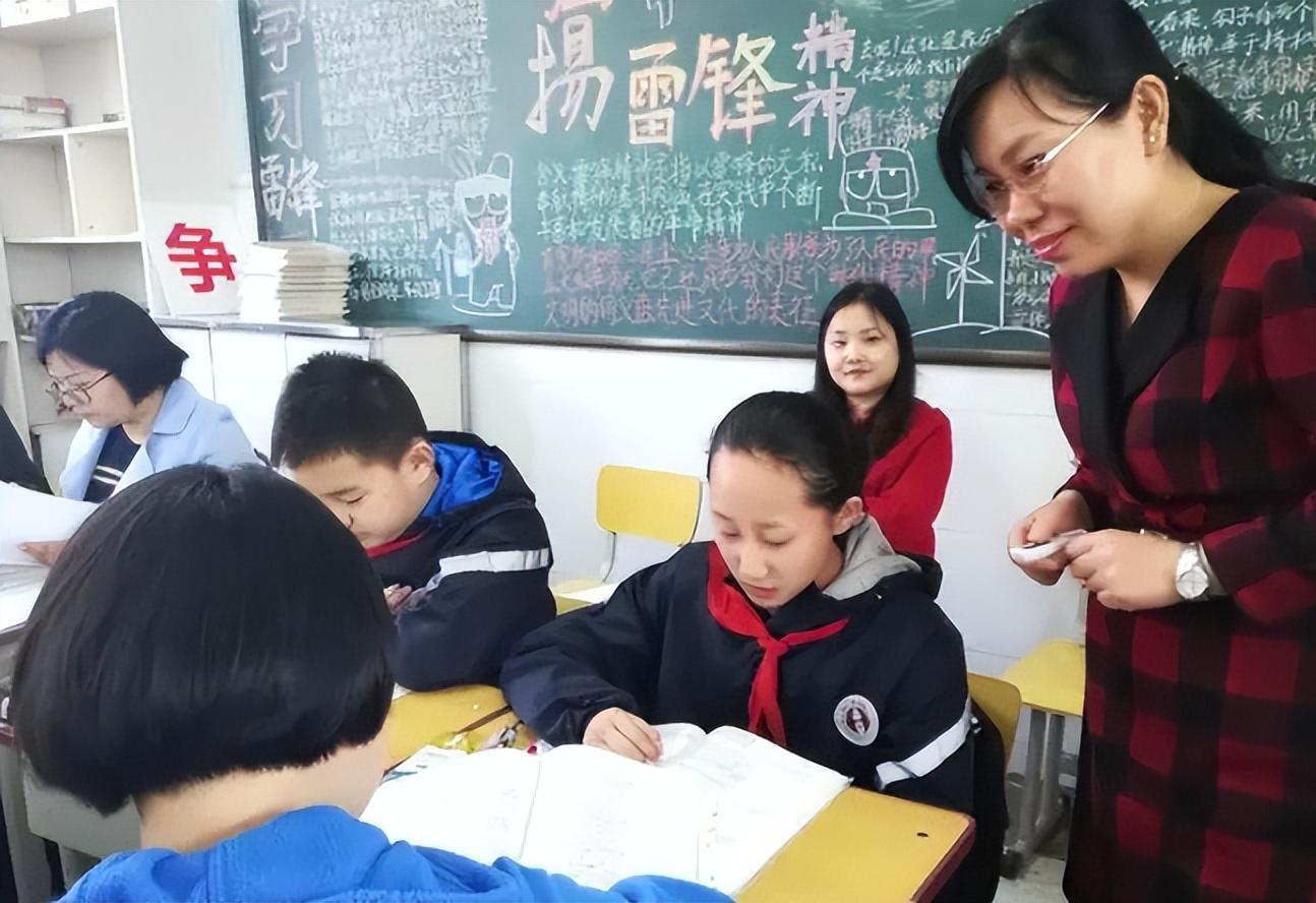 小学老师工资大概多少钱