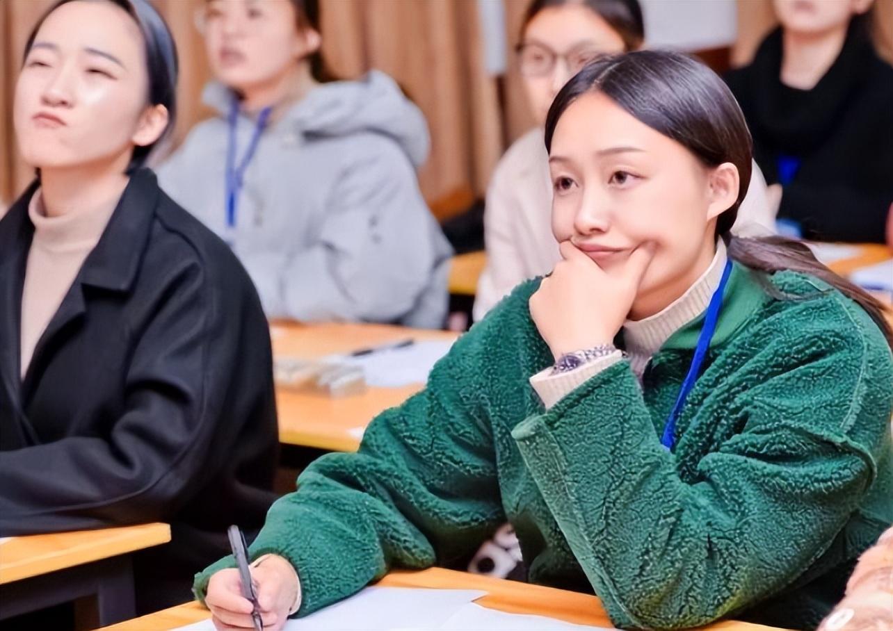 小学老师工资大概多少钱