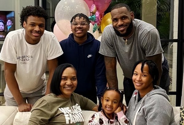 詹姆斯的父亲到底是谁