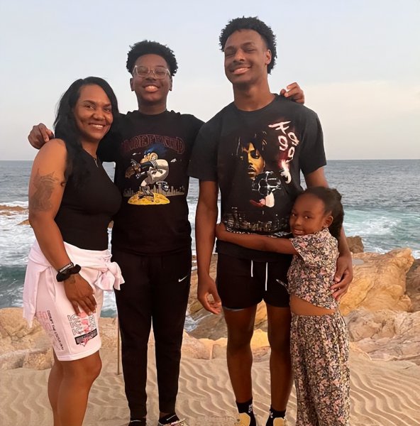 詹姆斯的父亲到底是谁