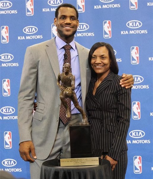 詹姆斯的父亲到底是谁