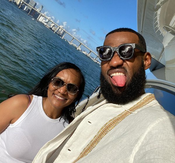 詹姆斯的父亲到底是谁