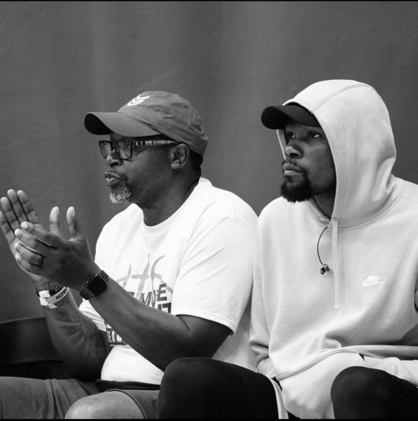 詹姆斯的父亲到底是谁