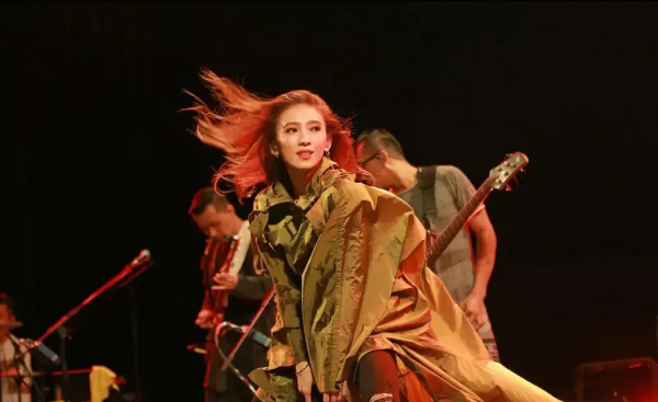 歌手戴佩妮个人资料介绍