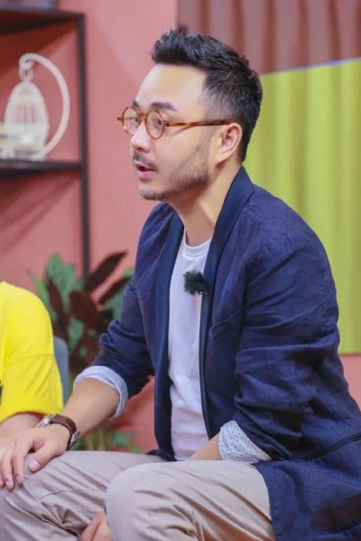 汪涵学历是中专吗