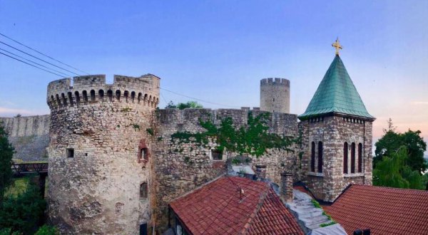 塞尔维亚人口与面积