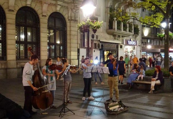 塞尔维亚人口与面积