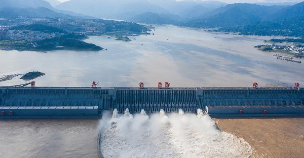 三峡大坝什么时候建成的