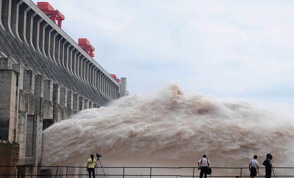 三峡大坝什么时候建成的