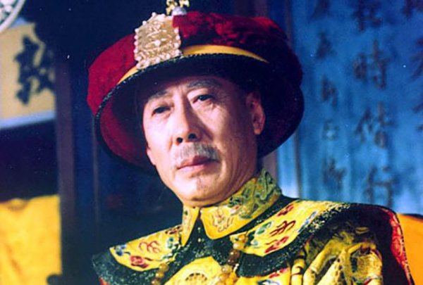 阿桂和和珅哪个官大一点