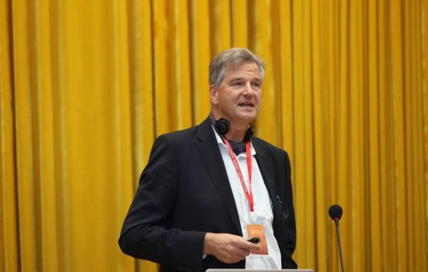 中国首台7纳米光刻机