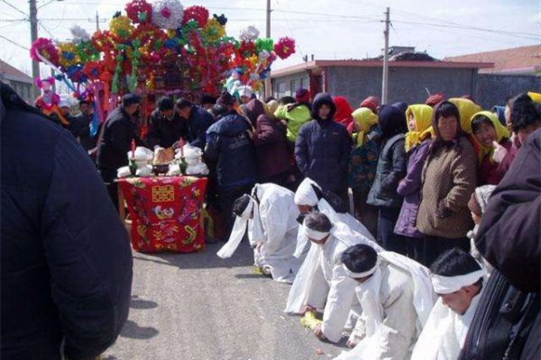 一般到灵堂怎么祭拜行礼