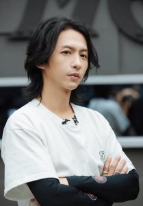 张淇个人资料简介 张淇披生日年龄及荆斩棘个人表演秀