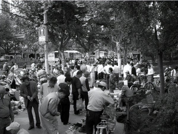 假期调休是谁提出来的