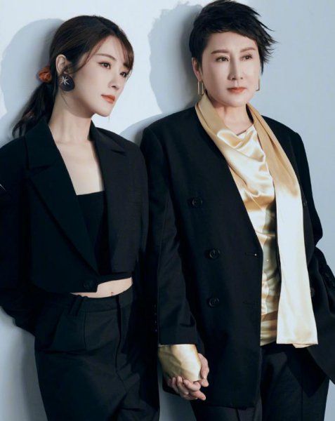 张可盈是张凯丽亲生的吗