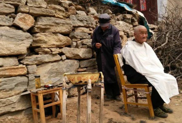 老人去世孙子能理发吗