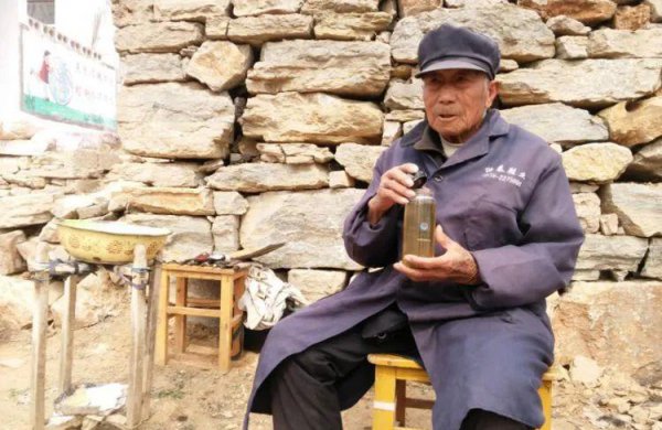 老人去世孙子能理发吗