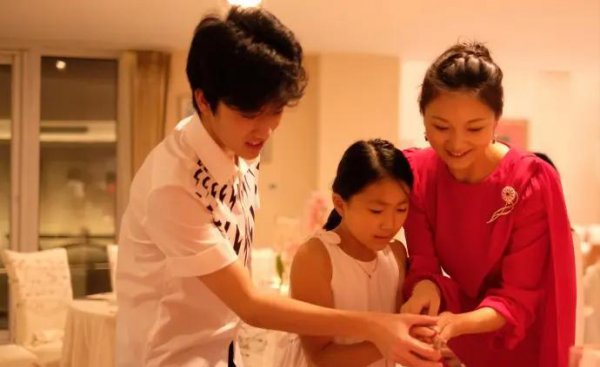 张艺谋妻子陈婷资料