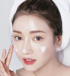 防晒霜应该在护肤哪个步骤擦 涂防晒和护肤品的正确顺序