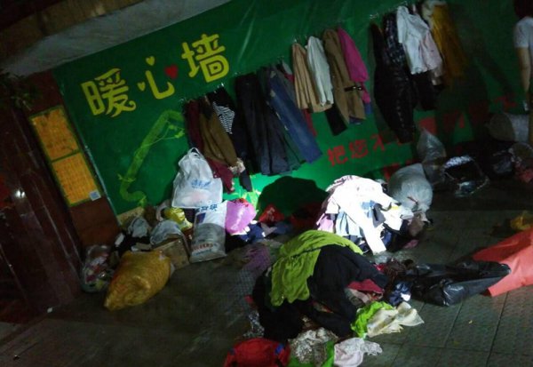 扔旧衣服怎样才吉利