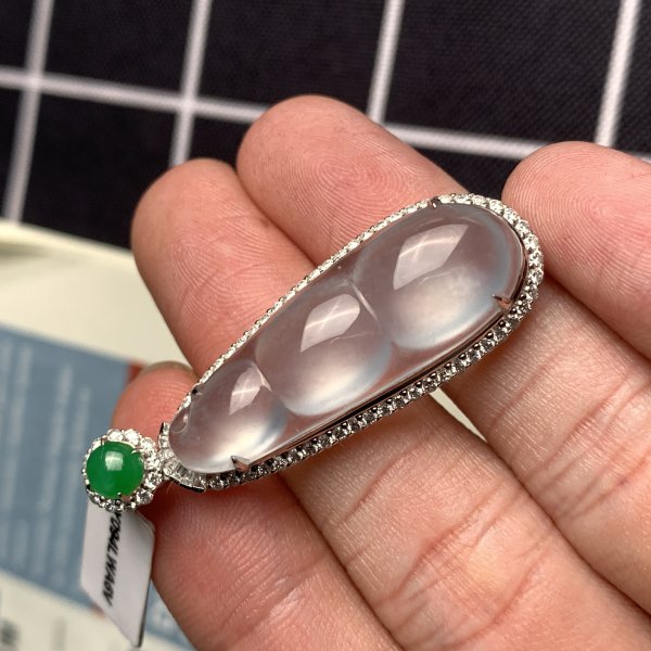 羊脂玉和翡翠哪个好