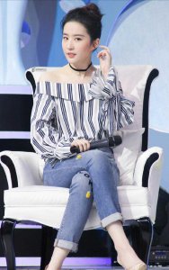 梨形身材怎么搭配衣服 梨形身材如何穿衣服最好看