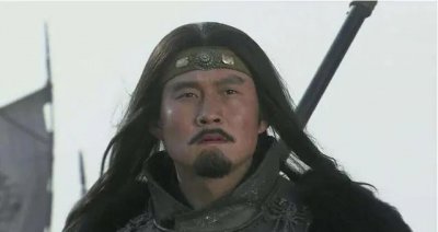 温酒斩华雄的主人公是谁 温酒斩华雄的是孙坚还是关羽