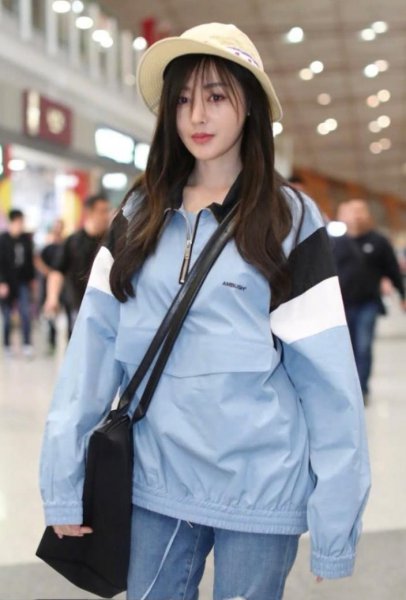 蓝色外套配什么颜色裤子好看图片