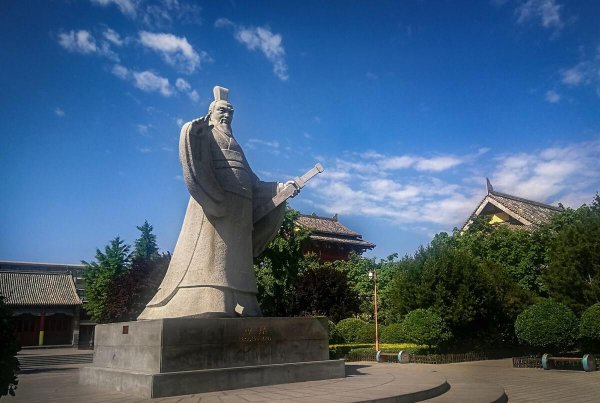 曹操杀吕伯奢的故事