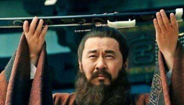 曹操杀吕伯奢的故事