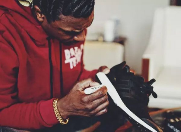 阿迪达斯boost发黄怎么洗