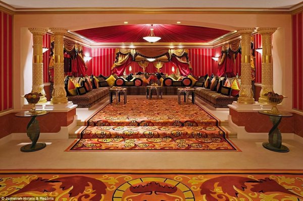 迪拜七星级酒店叫什么