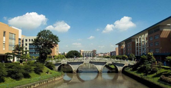 对外经济贸易大学是985还是211