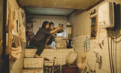 寄生虫电影中的沙发片段是真的吗 寄生虫沙发片段描述