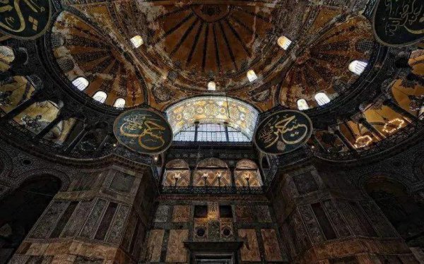 拜占庭艺术是以什么为中心的