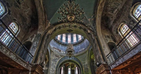 拜占庭艺术是以什么为中心的