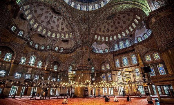 拜占庭艺术是以什么为中心的