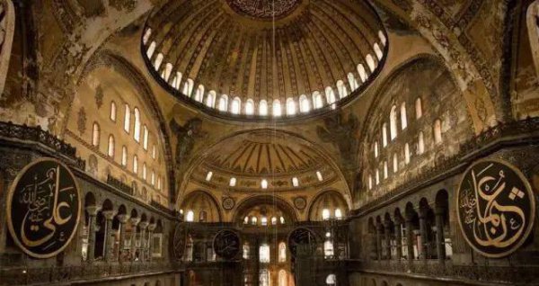 拜占庭艺术是以什么为中心的