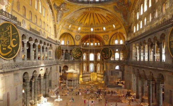 拜占庭艺术是以什么为中心的